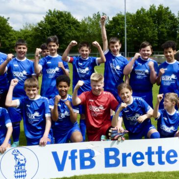Garten Glück sponsert Trikot für VfB D 1 Jugend